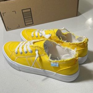 New Obtaom yellow canvas shoes sz 7